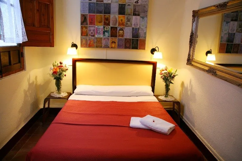 Room, Nuevo Suizo, Seville