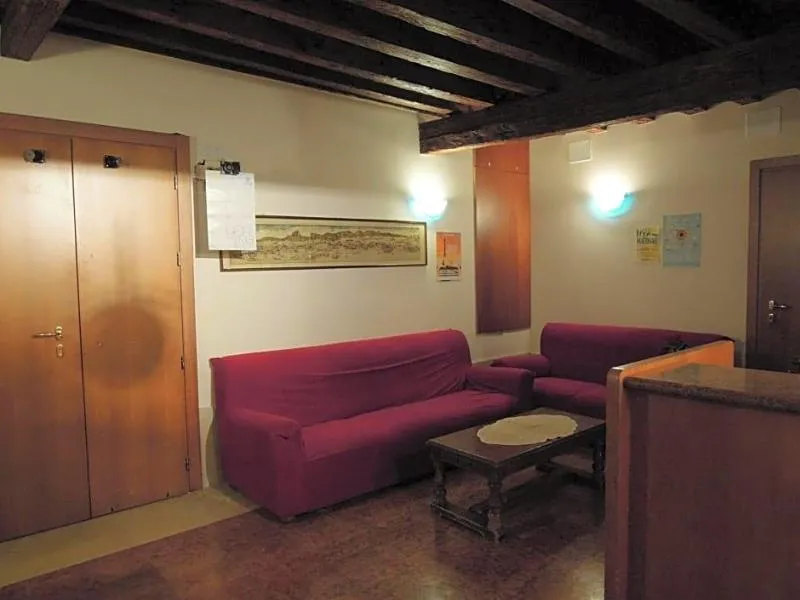Lobby, Iris, Venice