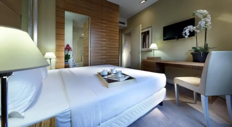 SINGLE STANDARD Room, Mercure Roma Centro St. John, Naples