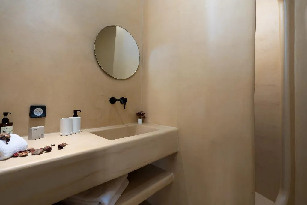 STUDIO WITH BALCONY WITH VIEWS Room, White Orchid Boutique Apartments, Santorini