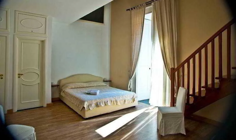 Room, Palazzo Ruffo di Bagnara, Naples