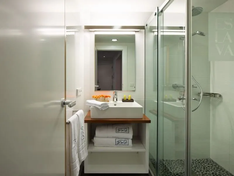 Room, Eslava, Seville