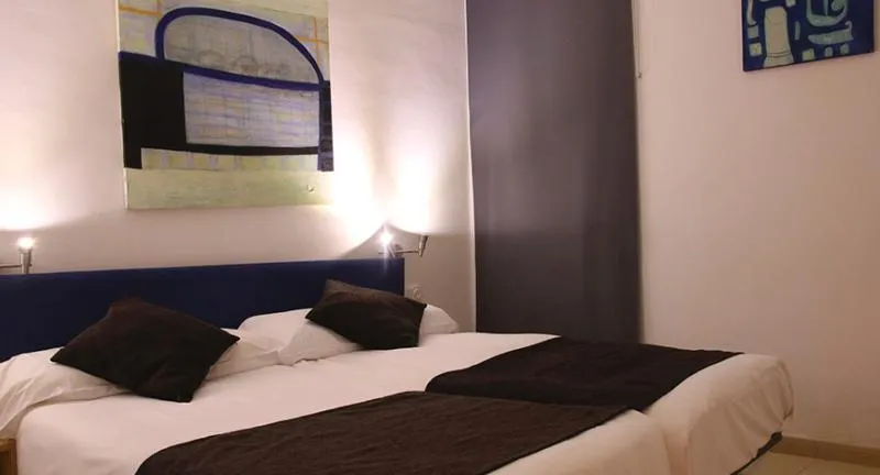 APARTMENT SUPERIOR CAPACITY 4 Room, Travessera Parc Guell Apartamentos, Barcelona