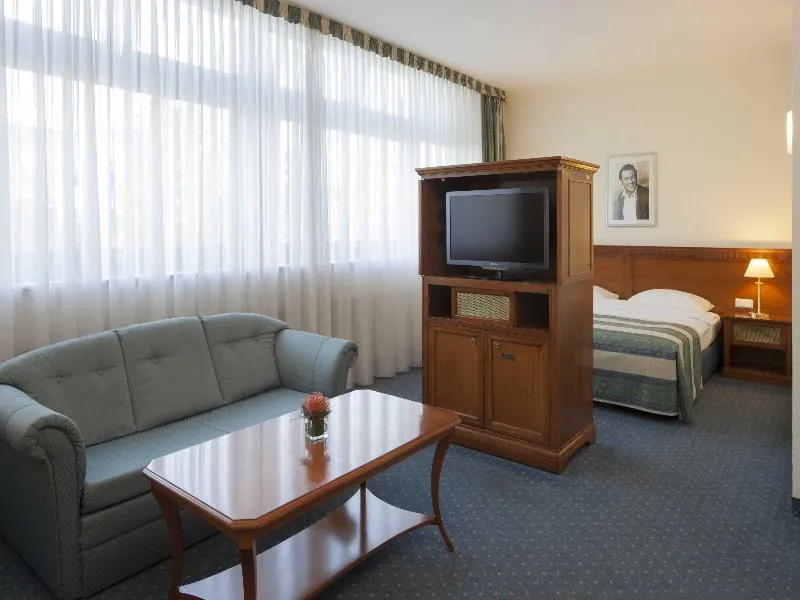 JUNIOR SUITE CAPACITY 2 Room, Hollywood Media Hotel, Berlin