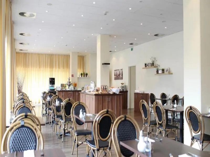 Restaurant, Premier Inn Berlin City Süd, Berlin