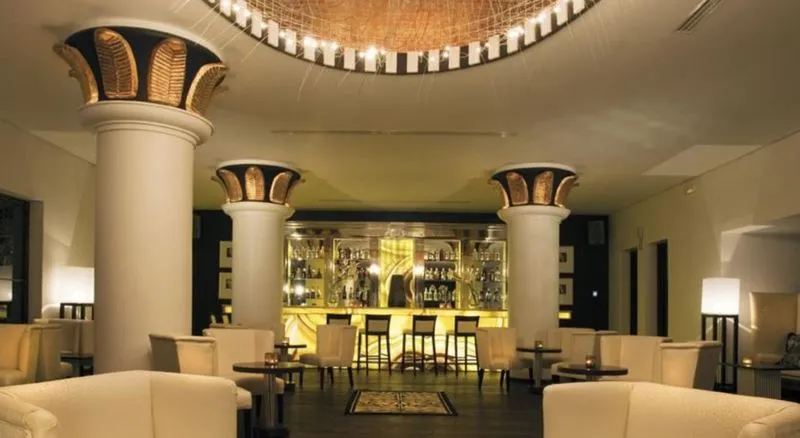 Bar, Movenpick Resort & Marine Spa Sousse, Tunisia