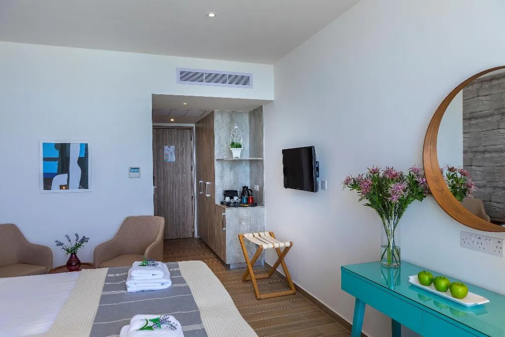 Double or Twin DELUXE SIDE SEA VIEW Room, Leonardo Plaza Cypria Maris Beach Hotel & Spa, Cyprus