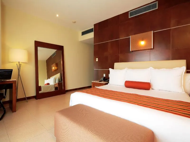 DOUBLE KING SIZE BED Room, Krystal Urban Cancún & Beach Club, Cancun Area