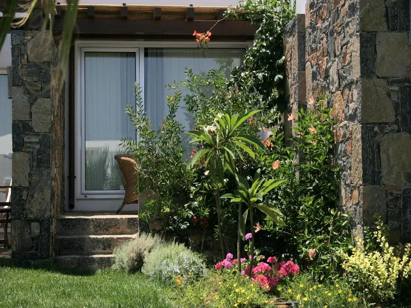 BUNGALOW GARDEN VIEW Room, Aquila Elounda Village Resort, suites & spa, Crete