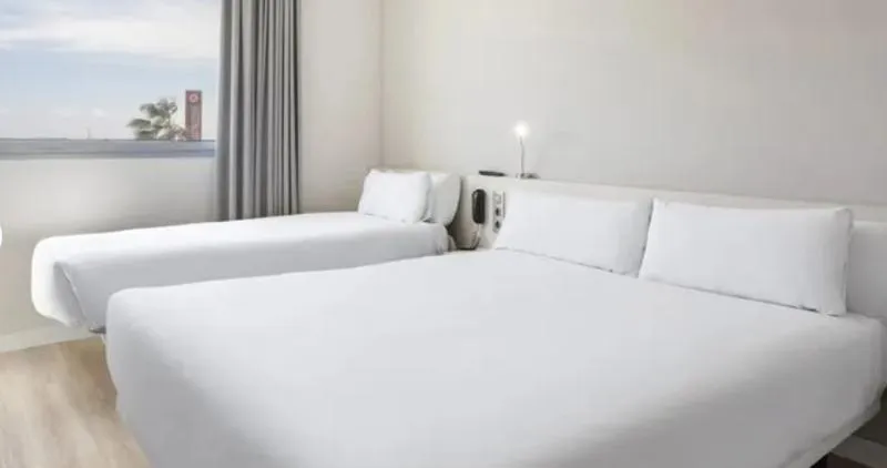 FAMILY ROOM STANDARD Room, B&B Hotel Barcelona Viladecans, Barcelona