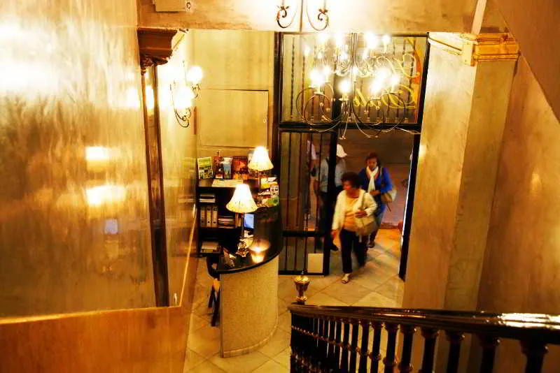 Lobby, Dalis, Seville