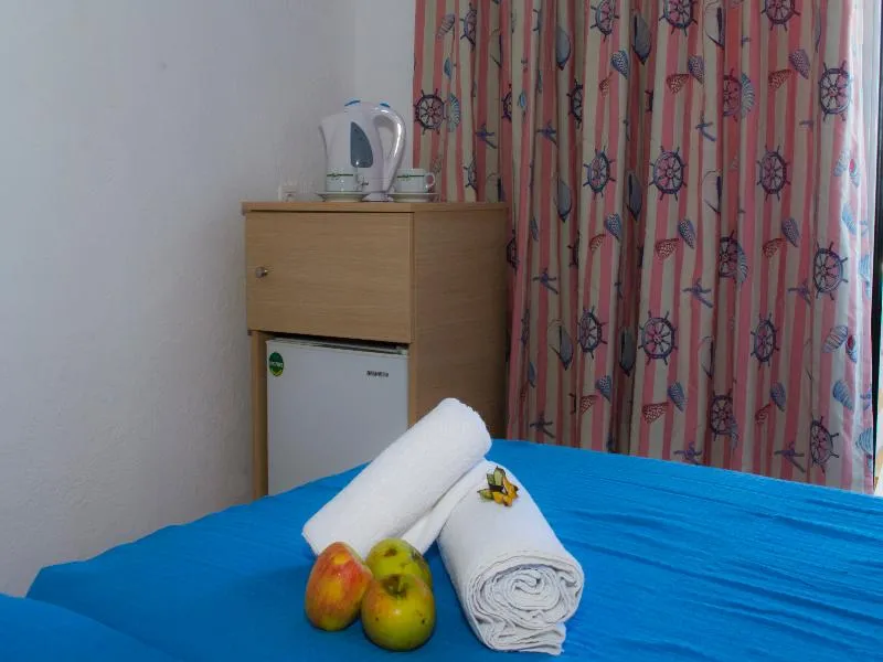 Room, Nikos, Crete