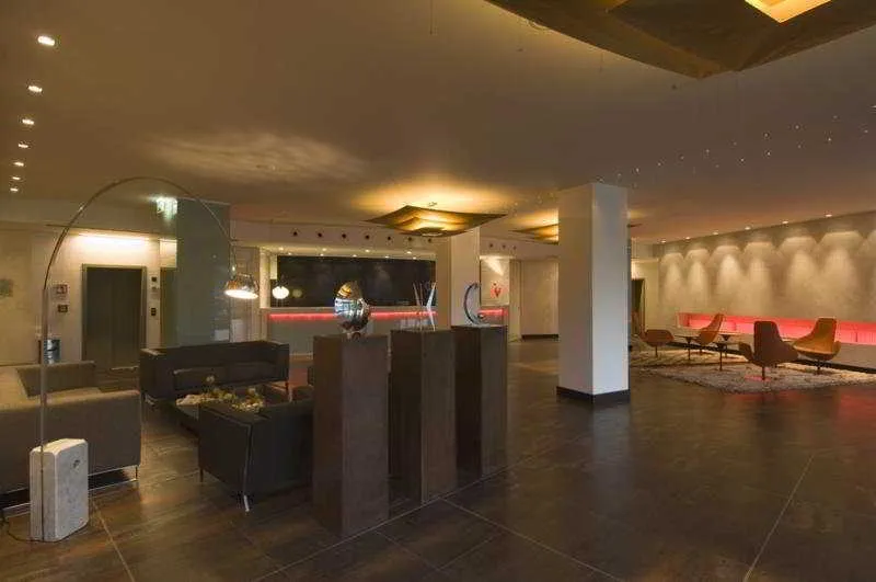 Lobby, Cruise, Milan