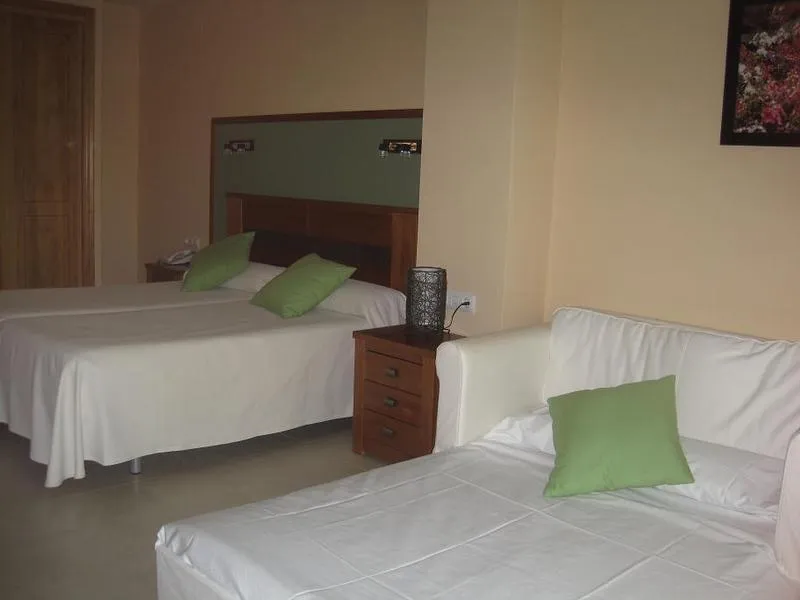Double or Twin CAPACITY 3 Room, Sierra Luz, Seville