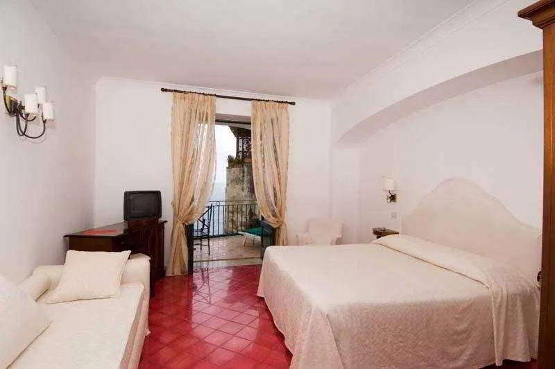Room, Montemare, Naples