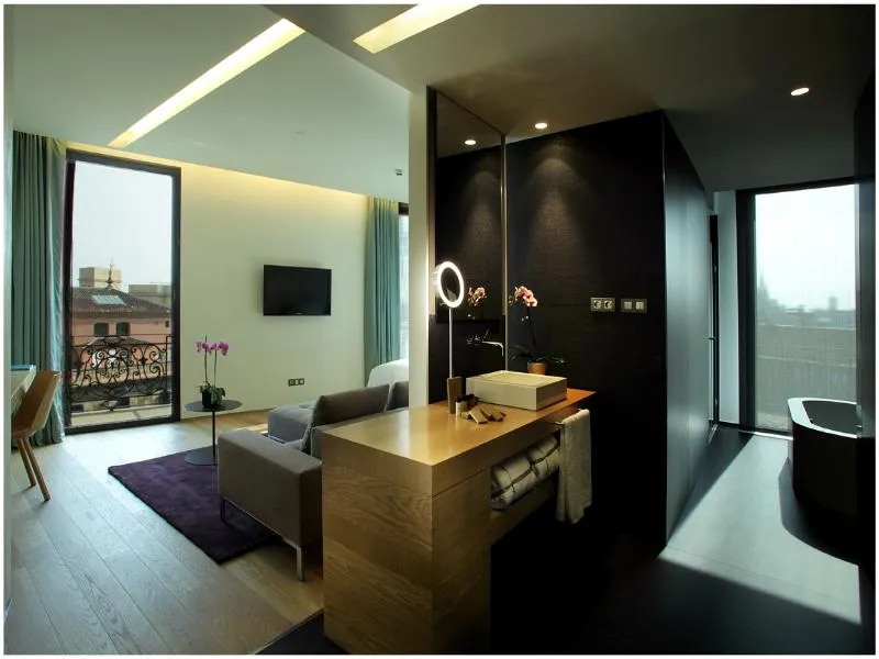 JUNIOR SUITE STANDARD Room, Ohla Barcelona, Barcelona