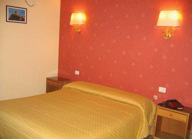 Room, D'Orange D'Alcantara, Palermo