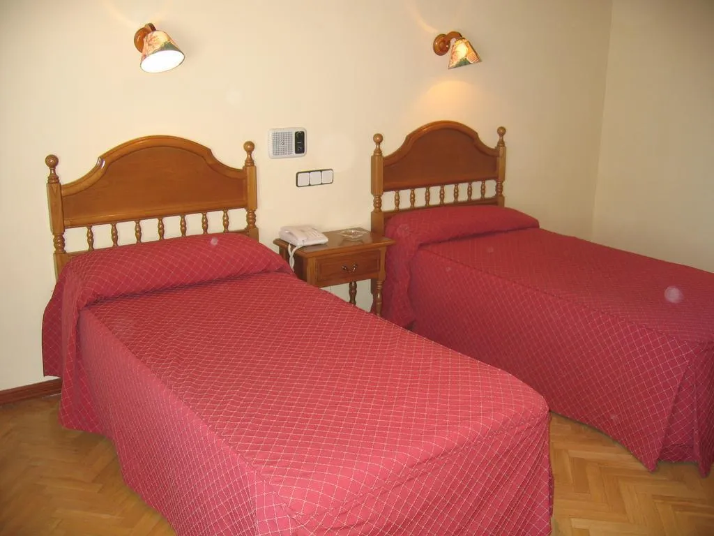 DOUBLE STANDARD Room, Las Gacelas, Madrid