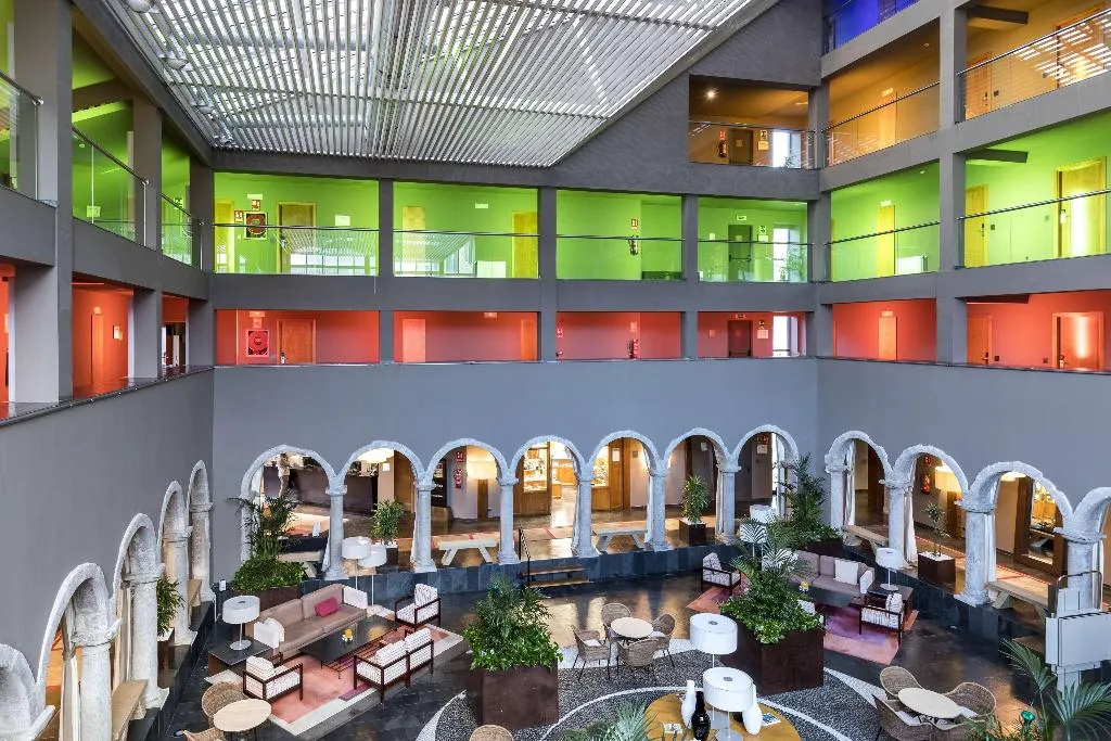 Sports and Entertainment, Parador de la Seu d'Urgell, Costa Brava