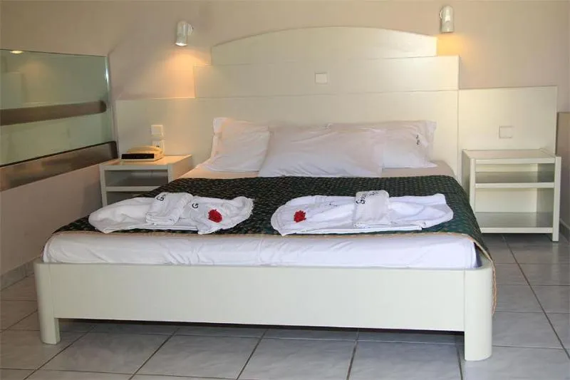 Room, Golden Sun, Crete