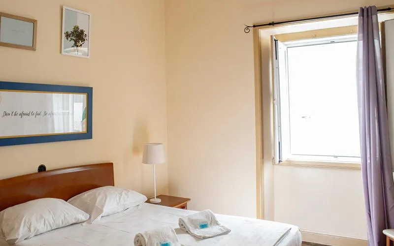 DOUBLE WITH SHARED BATHROOM Room, Well’Come! to The Backyard House, Algarve