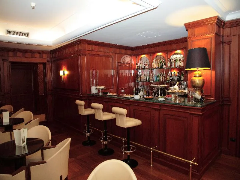 Bar, Palazzo Alabardieri, Naples