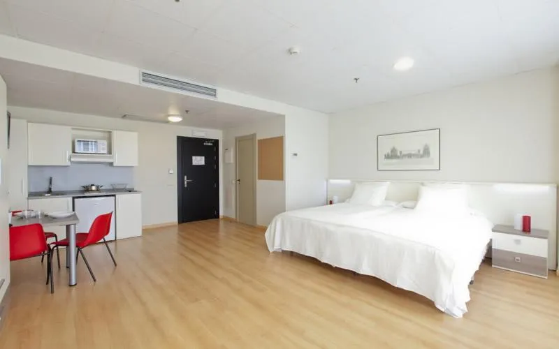 FAMILY ROOM CAPACITY 2 Room, Vertice Roomspace Madrid, Madrid