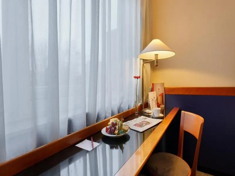 Room, Premier Inn Berlin City Süd, Berlin