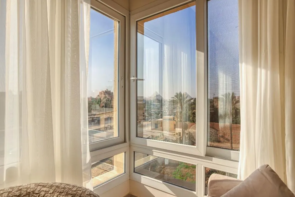 SUITE QUEEN SIZE BED Room, Mazar Pyramids Hotel, Cairo