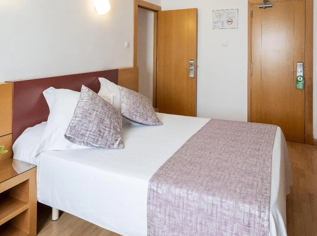 Room, Amic Colon, Majorca