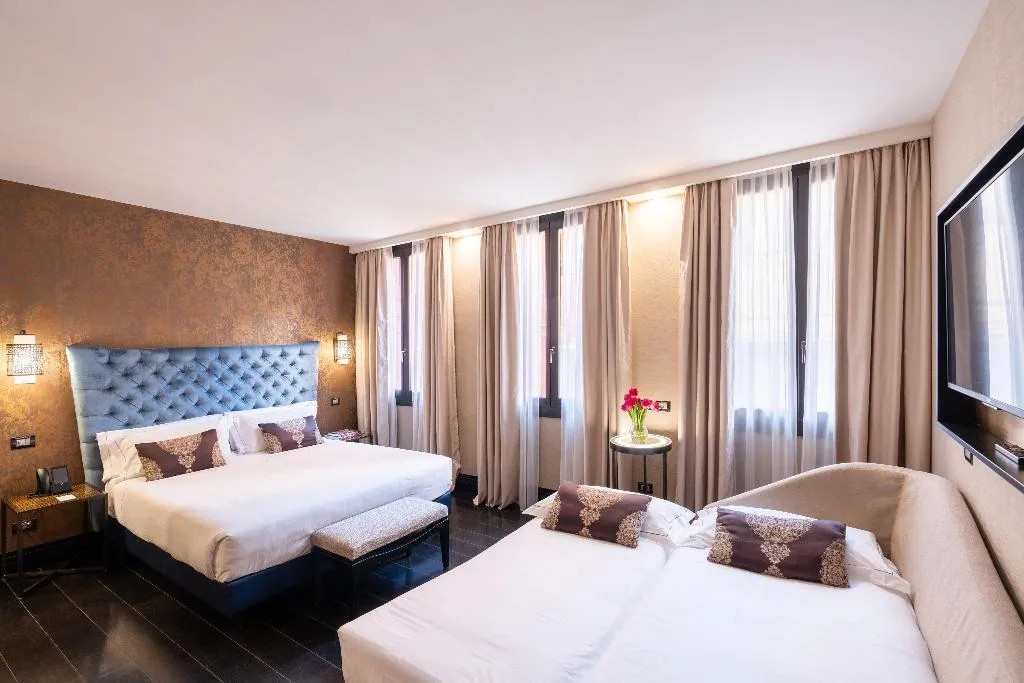 DOUBLE PREMIUM KING BED Room, Vignette Collection The Venice Times Hotel By IHG, Venice