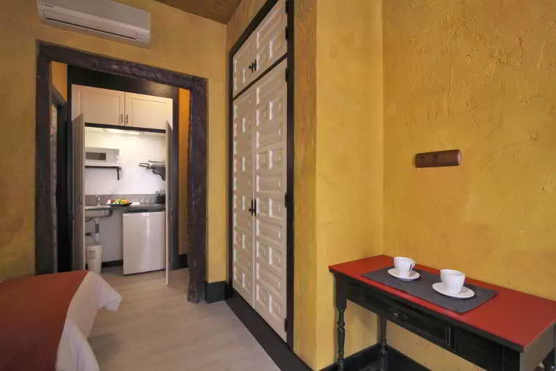 Room, Apartamentos El Tiempo, Madrid