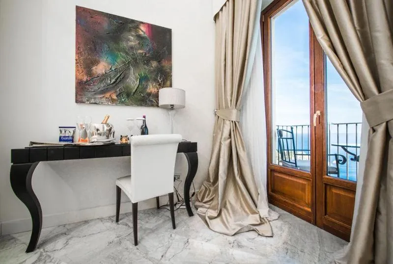DOUBLE DELUXE SEA VIEW Room, Hotel Metropole Taormina, Taormina