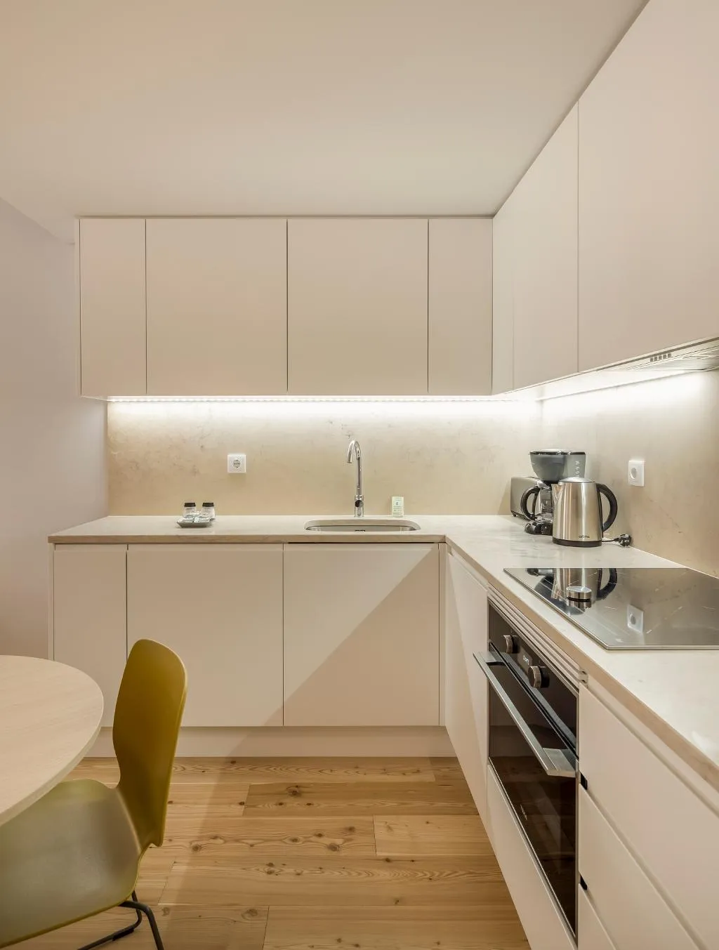 STUDIO SUPERIOR Room, Lisbon Serviced Apartments - Mouraria, Lisbon