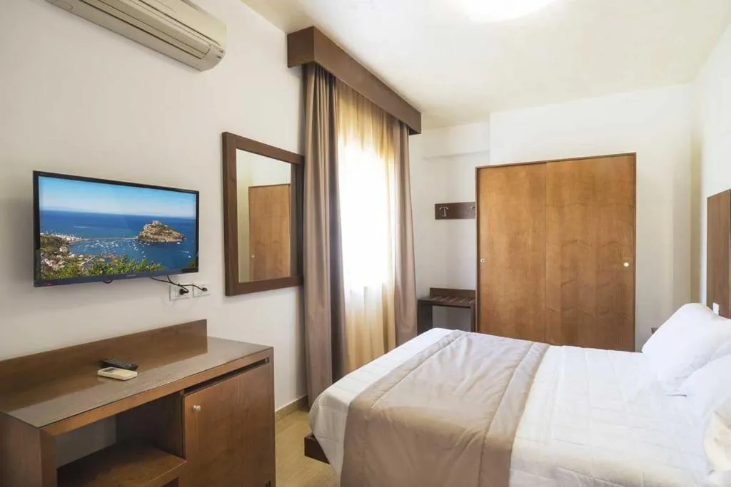 Room, Bristol Terme, Naples