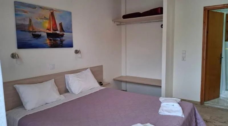 QUADRUPLE DELUXE ONE BEDROOM Room, Tolo Blue Bay, Athens