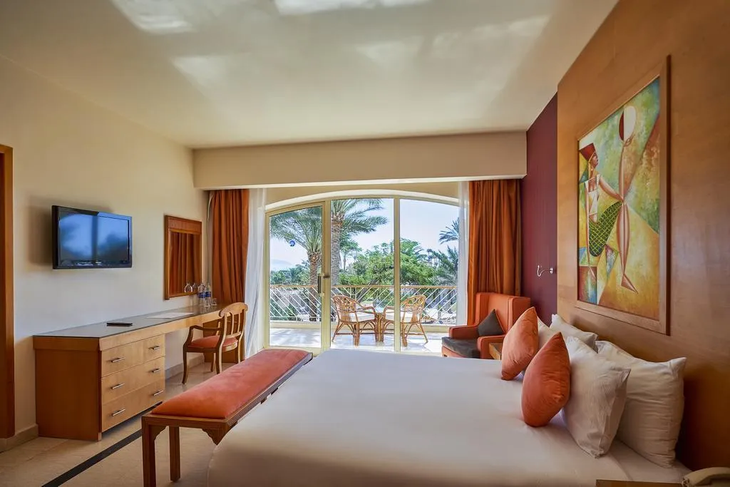 TRIPLE DELUXE Room, Parrotel Beach Resort, Red Sea Riviera