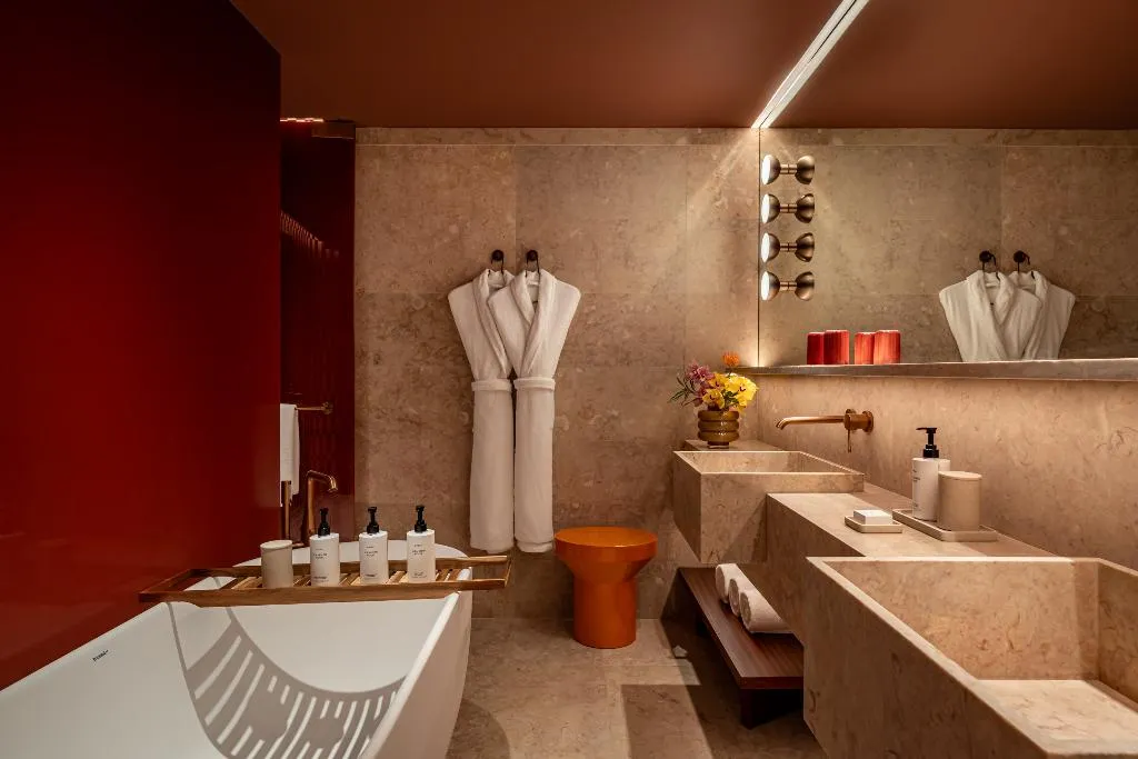 SUITE KING SIZE BED Room, Andaz Lisbon, Lisbon