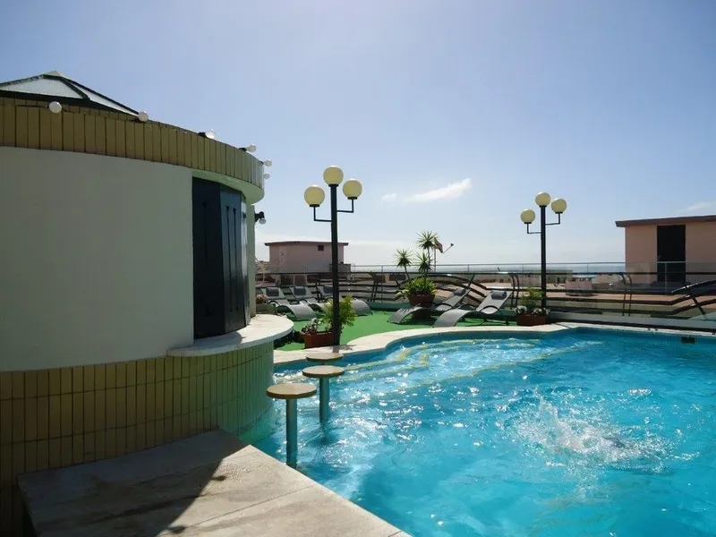 Pool, Windsor, Madeira