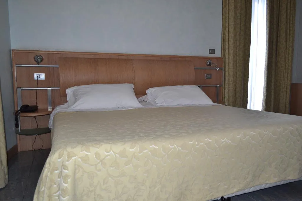Double or Twin SEA VIEW Room, Marina Palace Hotel Spa & Congress Hall, Catania