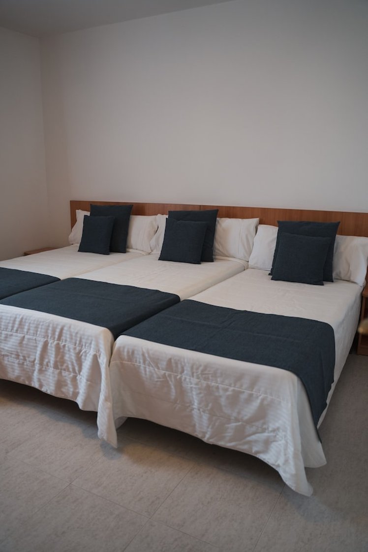 Beatrix 2000 - Caliu Apartments, Costa Brava
