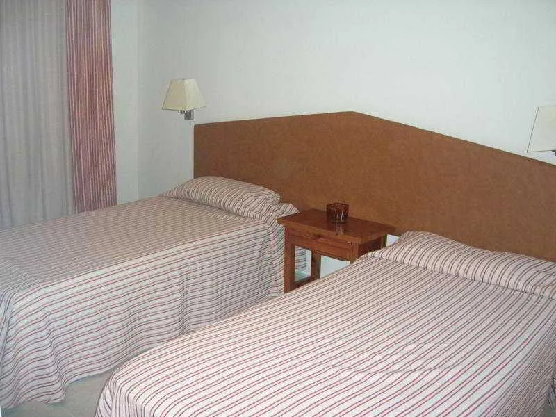 Room, Tropik, Costa Brava
