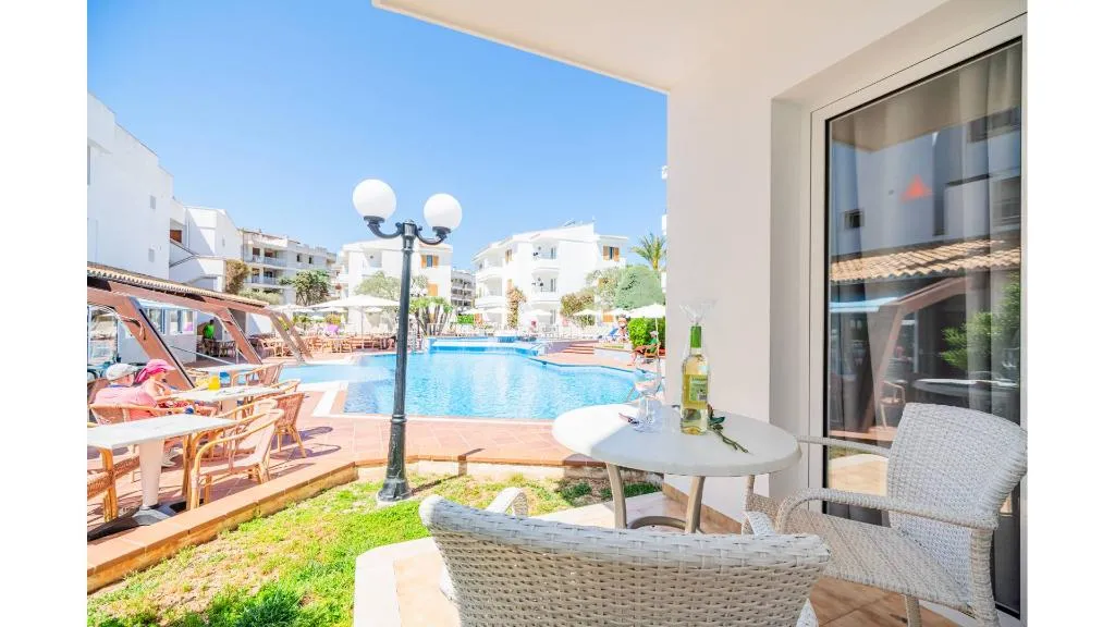 APARTMENT CAPACITY 1 Room, Flora, Majorca