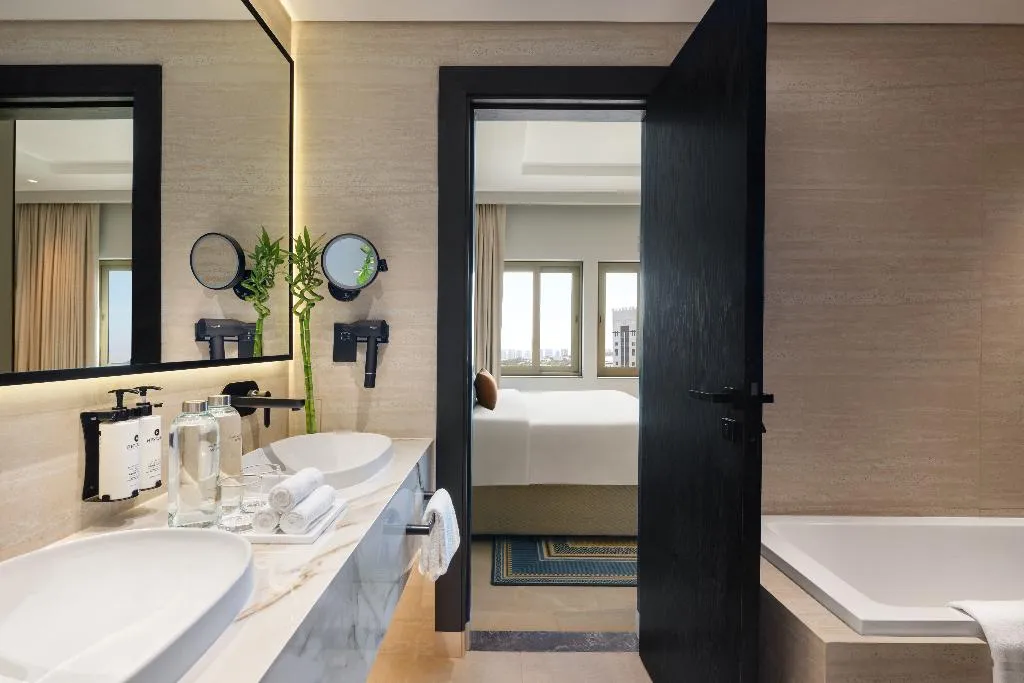 SUITE CAPACITY 2 TWO BEDROOMS Room, Oaks Ibn Battuta Gate Dubai, Dubai