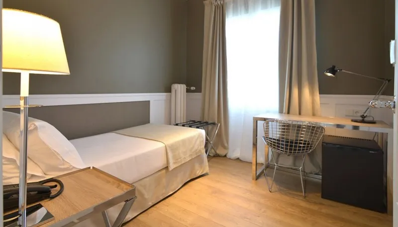 SINGLE BASIC Room, Granvia, Barcelona