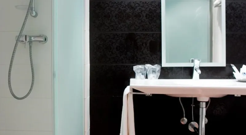 TRIPLE STANDARD Room, Num Hotel, Costa Dorada