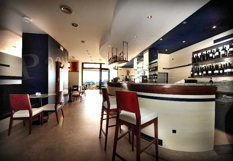 Bar, Orient & Pacific, Venice