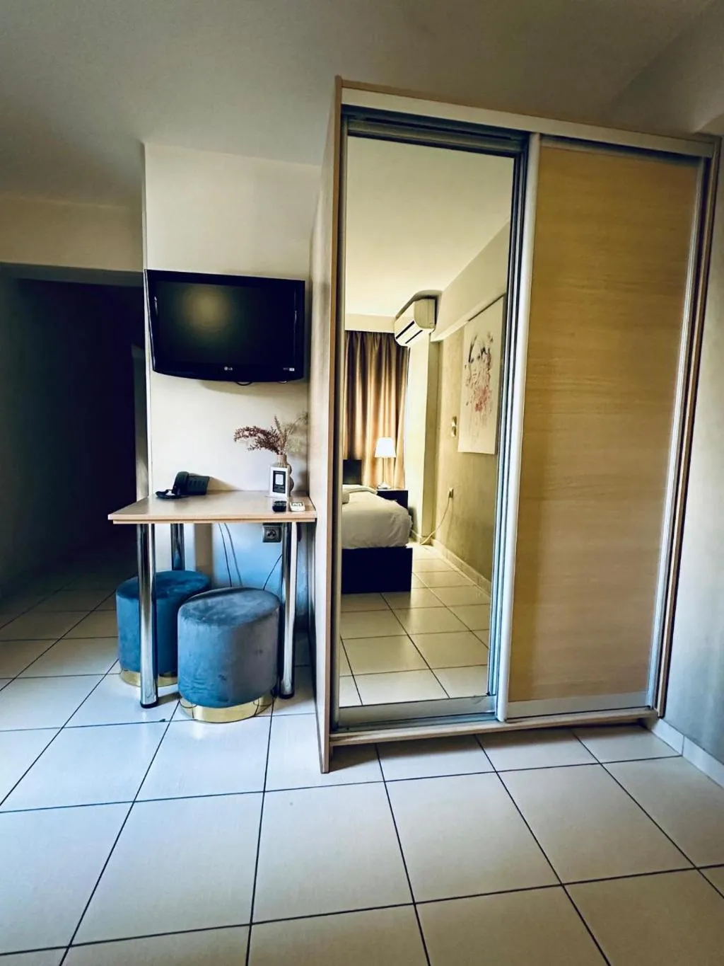 APARTMENT TWO BEDROOMS Room, Mc Queen, Athens