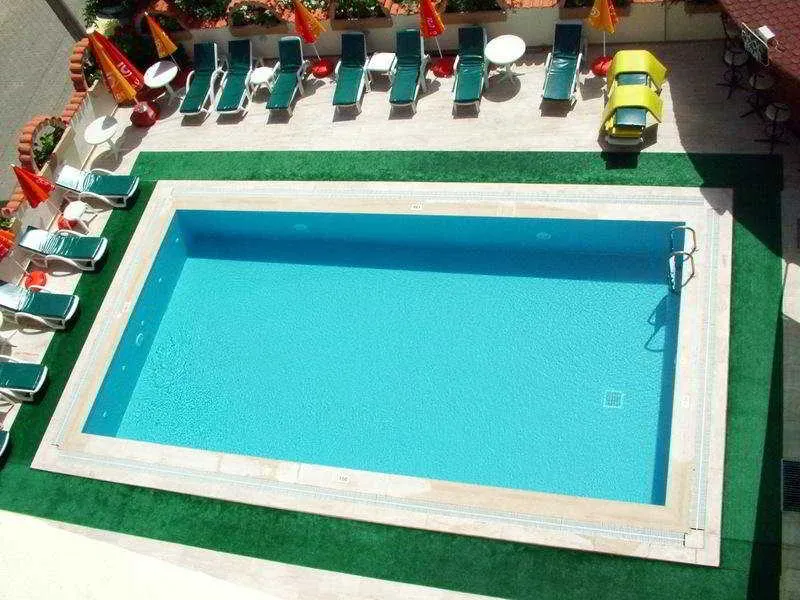 Pool, Melodi, Dalaman