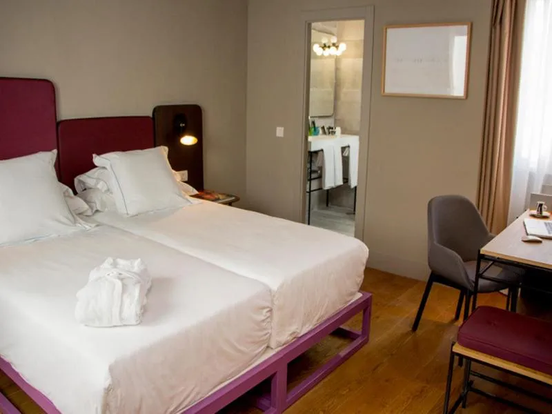 Room, One Shot Colon 46, Valencia